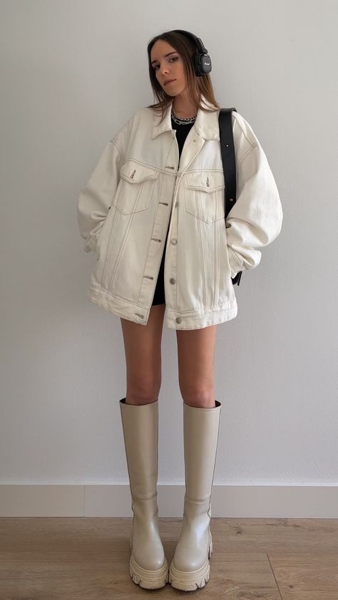 White Jacket Styling, Oversized White Jacket Outfit, White Crop Jacket Outfit, Oversized White Denim Jacket Outfit, Beige Denim Jacket Outfit, Cream Denim Jacket Outfit, White Cropped Jacket Outfit, Oversize Jacket Outfit, Cargo Jacket Outfit