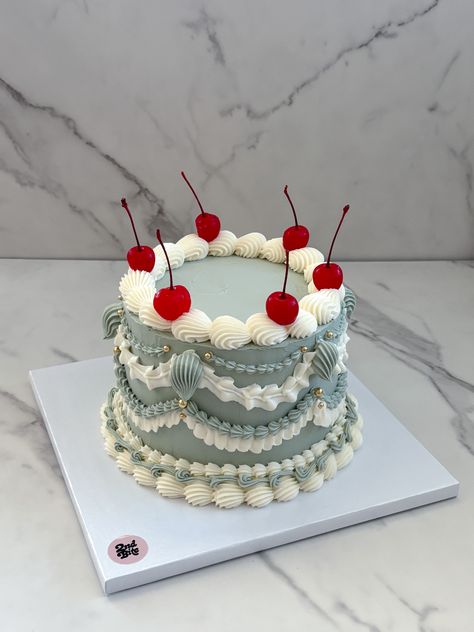 Vintage piping in sage green and white with gold pearl details and cherries Vintage Cake With Cherries, Green Vintage Cake, Lambeth Piping, Green And White Cake, Sage Green Cake, White Vintage Cake, Cake Aesthetic Birthday, Cake With Cherries, 21th Birthday