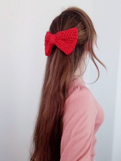 Crochet Christmas Bow, Crochet Christmas Bow Garland, Large Crochet Bows Free Pattern, Small Bow Crochet Pattern Free, Simple Crochet Bow Pattern, Crochet Hair Bow, Cottagecore Crochet, Hobbii Yarn, Crochet Hair Bows