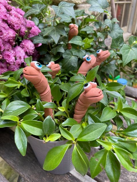 PondScumCeramics - Etsy Worm Garden, Potted Plant Decor, Yard Sculptures, Potted Plants Outdoor, Beautiful Yards, Tiny Plants, Garden Water, Ceramics Ideas, Plant Markers