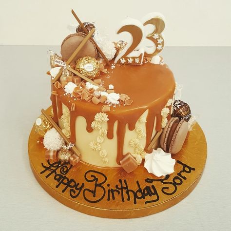 Caramel Cake Birthday, Salted Caramel Cake Decoration, Caramel Birthday Cake Ideas, Salted Caramel Birthday Cake, Caramel Cake Decoration, Caramel Drip Cake, Carmel Cake, Birthday Cale, Chocolate Cake Designs