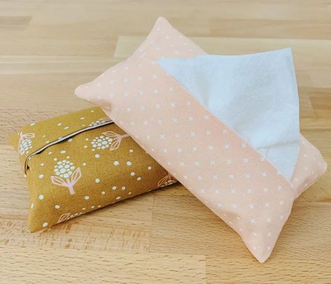 How to Sew a Pocket Tissue Holder Diy Tissue Holder For Purse, Purse Tissue Holder Pattern, Tissue Holder Pattern, Tissue Holder Diy, Purse Tissue Holder, Pocket Tissue Case, Pocket Tissue Holder, Tissue Pouch, Pocket Tissue