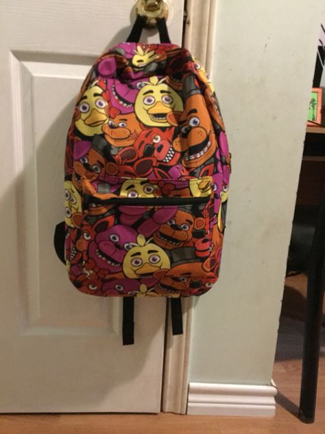 Back to school fnaf backpack @hottoicp Fnaf Phone Case Ideas, Character Backpack For School, Fnaf Clothes, Fnaf Backpack, Fnaf Keychains, Hottopic Backpacks, Fnaf Merch, Fnaf Crafts, Billy Kid