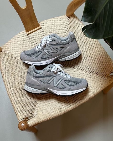 You can't go wrong with a grey pair of NB's 🏆

Shop the Made in USA 990v4 Core, online or in-store now. 

IG📸 - rachel.spanjersberg Rachel Spanjersberg, Nb 990, New Balance Made In Usa, New Balance 990, Shoes Outfit Fashion, Right To Privacy, Shoes Outfit, Fashion Killa, Me Too Shoes