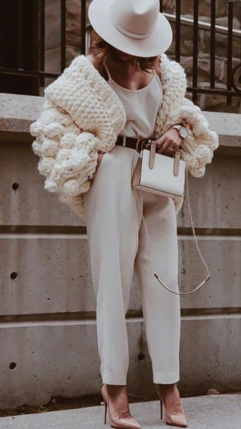 Turtleneck And Blazer, Clothes For Women Over 50, Skandinavian Fashion, Outfit Chic, Paris Mode, All White Outfit, White Outfit, Hailey Baldwin, Inspired Outfits