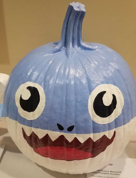 Bluey Pumpkin Painting Ideas, Bluey Pumpkin Ideas, Blue Pumpkin Painting Ideas, Adult Pumpkin Painting Ideas, Duck Pumpkin Painting, Bluey Pumpkin Painting, Dovleci Halloween, Blue Pumpkin Painting, Pumpkin Competition