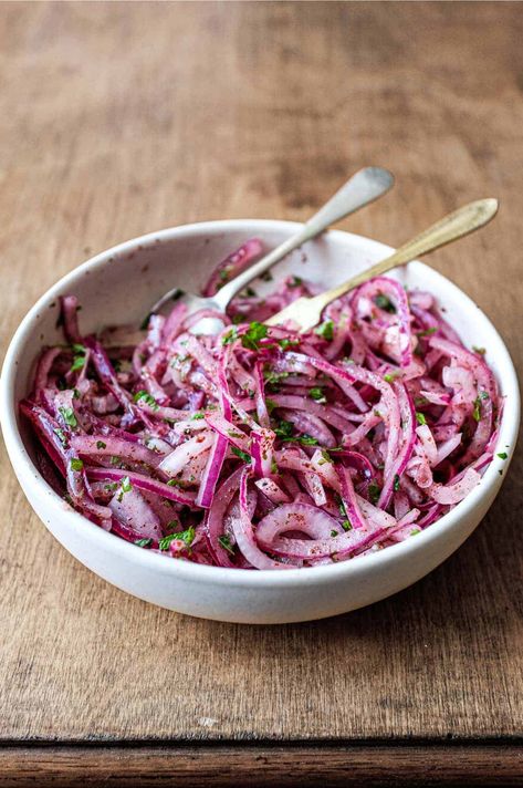 Sometimes the simplest salads are the most effective! This super easy sumac onions dish is an amazing pairing with bread, meats, fish and more. It's sweet, zingy and tangy, it's your new favourite simple salad. Armenian Salad, Sumac Onions, Middle Eastern Style, Pan Fried Fish, African Dishes, Simple Salad, Turkish Food, Eastern Cuisine, Dressing Style