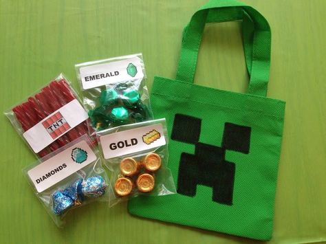 Mindcraft Party Favors, Dollar Tree Minecraft Ideas, Minecraft Favors Ideas, Minecraft Party Favours, Minecraft Birthday Favors, Girls Minecraft Birthday Party, Minecraft Party Favor Ideas, Minecraft Birthday Party Favors, Minecraft Favors