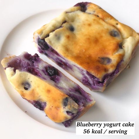 LOW CALORIE RECIPES 🧁 på Instagram: “BLUEBERRY YOGURT CAKE 💙 Tastes like a mix of cheesecake and regular cake, with fresh blueberries :)⁣ ⁣ Ingredients: (1 small loaf, 10 x 15…” Blueberry Yogurt Cake, Regular Cake, Low Calorie Cake, Blueberry Yogurt, Low Calorie Dessert, Yogurt Cake, Low Cal Recipes, Low Calorie Desserts, No Calorie Foods