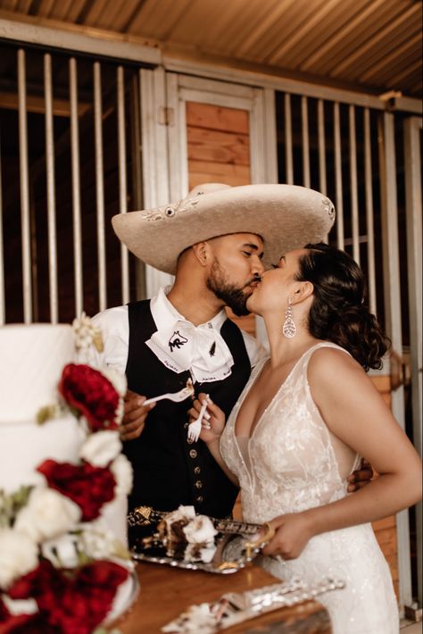 Mexican Wedding Photography, Mexican Wedding Groom, Mexican Engagement Photos, Diana Wedding, Mexican Hat, Mexican Wedding, Mexican Culture, Wedding Photography Poses, Groom Attire