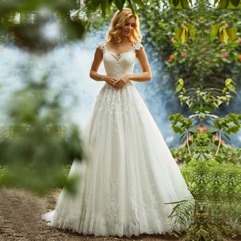 Jewels Wedding Dress, Simple Elegant Ball Gown Wedding Dress, Wedding Gown A Line, Bride Dress Vintage, Wedding Dresses Whimsical, Princess Wedding Gown, Stylish Wedding Dresses, Pretty Wedding Dresses, White Wedding Dress