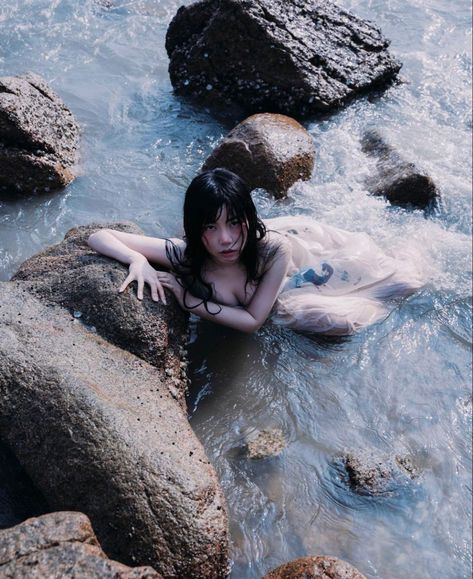 Siren Mermaid, Water Nymphs, Mermaid Aesthetic, Photoshoot Concept, Pose Reference Photo, Art Poses, 인물 사진, Drawing Poses, Photography Inspo