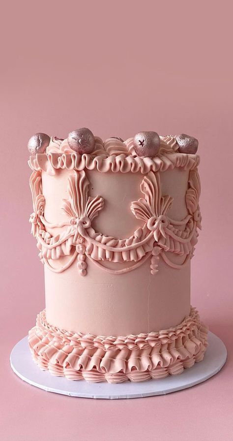 Vintage Buttercream Cake Designs, Lambeth Cake Piping Techniques, Vintage Piped Cake, Pink Lambeth Cake, Lambeth Style Cakes, Victorian Cakes Vintage, Tea Party Cake Ideas, Lambeth Wedding Cake, Vintage Buttercream Cake