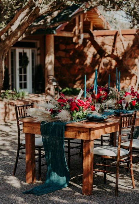 Teal Table Runner Wedding, Outdoor Dinner Parties Tablescapes, Jewel Tone Western Wedding, Teal Wedding Table Decor, Teal And Maroon Wedding, Dark Teal Wedding Colors, Dark Turquoise Wedding, Dark Teal And Burgundy Wedding, Teal Table Setting