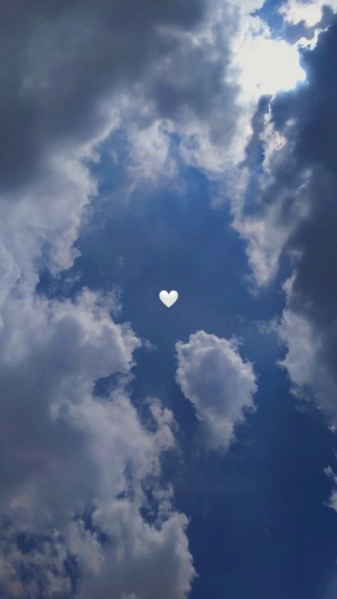 Sky Dp, Friend Wallpaper, Wallpaper Heart, Best Friend Wallpaper, Instagram Dp, Cute Love Wallpapers, Friends Wallpaper, Blue Clouds, Phone Wallpaper Images