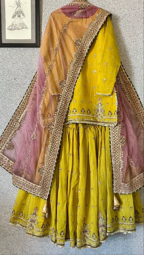 Yellow Frock For Haldi, Jago Outfits Punjabi Lengha, Pakistani Haldi Dresses, Purple Yellow Outfit, Haldi Outfits For Sister, Haldi Dress Ideas For Sisters, Heavy Outfit, Dress For Haldi Function, Haldi Dresses