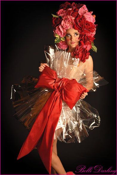 Flower Bouquet Halloween Costume, Creative Costume, Flower Costume, Diy Halloween Costume, Creative Costumes, Halloween Inspo, Fantasias Halloween, Halloween Inspiration, Plastic Wrap