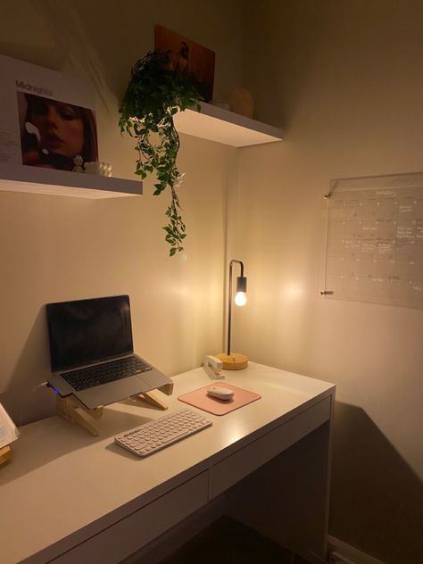 Minimalist Desk Bedroom, Dorm Room Simple Minimalist, Desk With Macbook, Studying Set Up, Room Inspo Desk Areas, Room Decor Simple Small Spaces, Minimalist Study Space, Clean Desk Inspiration, Micke Desk Aesthetic