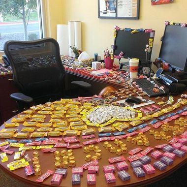 15 Senior Pranks Even the Principal Will Laugh At | CafeMom Prank Boss Office, Funny Birthday Pranks At Work, Senior Prank Day Ideas, Halloween Office Pranks, Principal Pranks, Principal Birthday Ideas School, Nice Pranks, Boss Birthday Ideas Office, Senior Pranks High School Funny