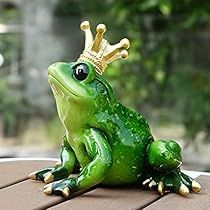 Cute Figurine, Princesa Tiana, Frog Statues, Frog Sitting, Ceramic Frogs, Frog Decor, Funny Items, Frog Figurines, Funny Frogs