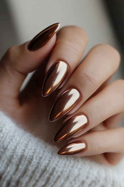 17 Jaw-Dropping Fall Chrome Nails for Your Next Mani Chrome Nails Designs Fall, Fall Chrome Nails, Chrome Nail Ideas, Chrome Nail Colors, Gold Chrome Nails, Copper Nails, Chrome Nails Designs, November Nails, Chrome Nail