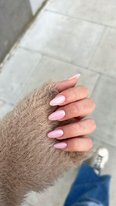 Pale Pink Pearl Nails, Baby Pink Pearl Nails, Milky Pink Almond Nails Chrome, Lavender Pearl Nails, Baby Pink Crome Nails, Baby Pink Nails Chrome, Baby Pink Nails With Chrome, Pink Nails With Chrome Powder, Milky Pink Chrome Nails