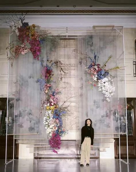 Wedding Planning Decor, Wedding Backdrop Design, Wedding Design Decoration, Flower Installation, Diy Decor Ideas, Home Diy Ideas, Wedding Stage Decorations, Budget Home, Home Diy Decor