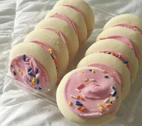 Pink Cookies, Pink Food, Pink Frosting, Sugar Cookie Frosting, Soft Sugar Cookies, Cookie Frosting, Kawaii Food, Cute Desserts, Spotify Playlist