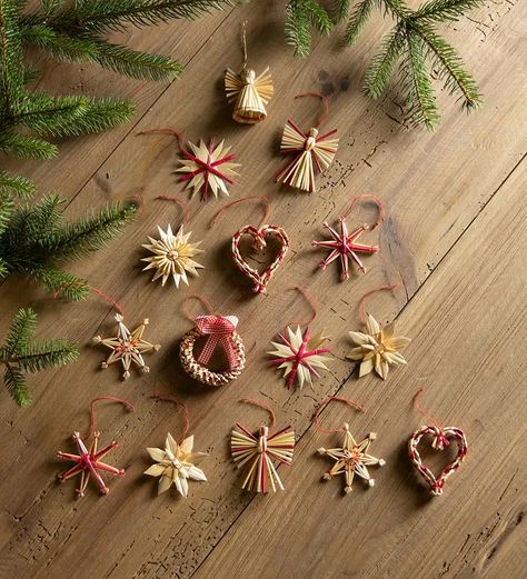 Raffia Christmas Decorations, Straw Christmas Tree Ornaments, Woven Ornaments, Straw Ornaments, Straw Art, Natural Ornaments, Merry Chistmas, Uk Christmas, Weather Instruments