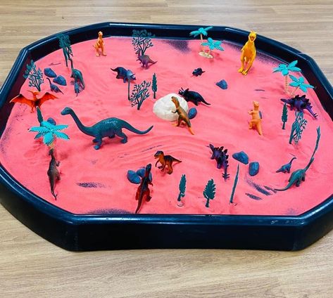 Tuff Tray Dinosaurs, Table Top Activities, Tuff Tray Activities, Ece Activities, Dinosaur Sensory, Messy Play Ideas, Dinosaur Ideas, Diy Toddler Toys, Developmental Activities