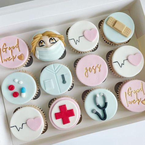 Jennifer Bee’s Cakery on Instagram: "A very special cupcake collection to wish good luck to a future Children’s nurse, starting her amazing journey with her studies 👩🏼‍⚕️💞💉💊 . . . . #cupcakesfornurses #nursecupcakes #nhs #nhsnurse #university #greenwich #greenwichuniversity #medicalcupcake #youllsmashit #nursing #nursingschool #nursingdegree #nhsengland #cakeartist #sugarcraft #sweetstamp #goodluck #loveyou" Nurse Graduation Cupcake Ideas, Doctor Cupcakes Ideas, Nursing Cupcakes Ideas, Nurse Themed Cupcakes, Nursing School Graduation Cupcakes, Nursing Graduation Cupcakes, Graduation Cake Nurse, Nurse Cupcakes Ideas, Nurse Desserts