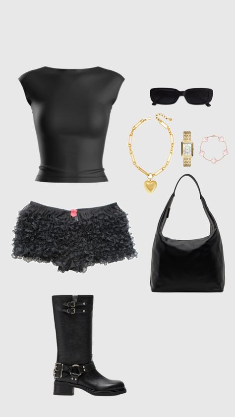 Coachella Outfit 2025, Bloomer Shorts Outfit Black Women, Black Ruffle Shorts Outfit, Brat Concert Outfit, Black Coachella Outfit, Boliche Outfit, Bloomer Shorts Outfit, Micro Shorts Outfit, Brat Outfits