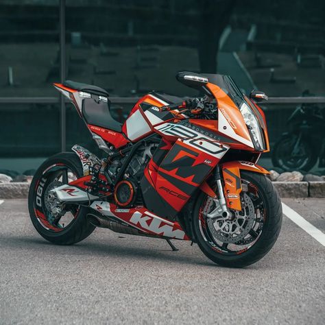 😈 KTM 1190 RC8 😈 📷 @1190cc_greensteel with a big piece of candy right here, decked out in our Officially Licensed "Torque" (White/Orange) livery in Glossy finish ✨ 💪 #ktmofficial #readytorace #ktmsuperbike #ktmrc8 #ktmrc8r #rc8 #rc8r #rideitlikeyoustoleit #custommade #customgraphics #customgraphicskit #readytorip #motorcycle #motorrad #mc #bike #bikersofinsta #instabike #motoproworks Ktm Rc 390 Modified, Ktm Rc8 1190, Concept Motorcycles Sketches, Ktm Rc8, Ktm Motorcycles, Ktm Rc, Concept Motorcycles, Cafe Racer Bikes, Bike Photo