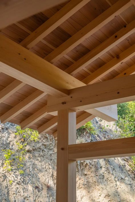 Japanese Timber Framing - Ita-kura House - Big Sand Woodworking Japanese Timber Framing, Japanese Wood Structure, Timber Frame Shed Roof, Wooden House Construction, Japanese Timber Frame Joinery, Japanese Joinery Architecture, Timber Frame Deck, Japanese Timber Architecture, Heavy Timber Architecture