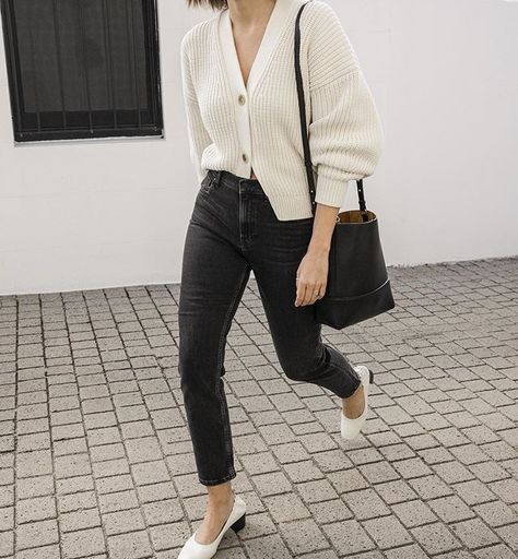 Minimal Stil, Modern Fashion Outfits, Minimalist Moda, Looks Jeans, Girls Fall, Look Retro, Paris Mode, Elegante Casual, Mode Inspo