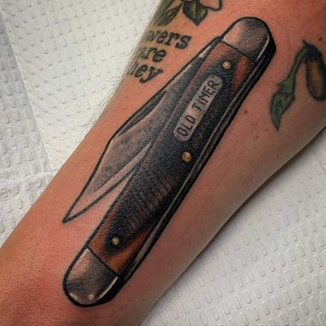 Pocket Knife Tattoo, Tattoo Chart, Traditional Tattoo Drawings, Indian Feather Tattoos, Cowboy Tattoos, Knife Tattoo, American Tattoos, Cool Small Tattoos, Tattoo Style Drawings