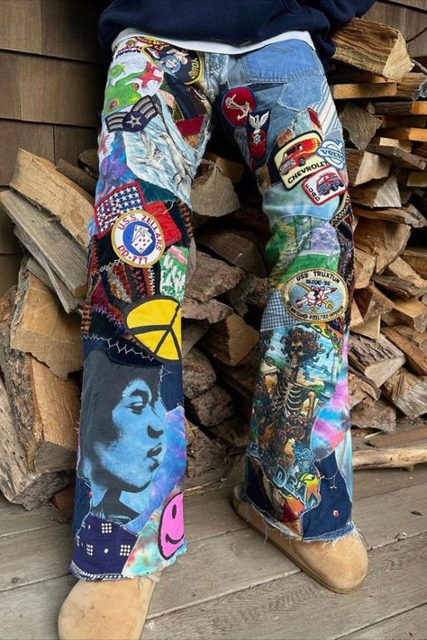 Patchwork Jeans Colorful, Patchwork Birkenstocks, Patchwork Jeans Aesthetic, Patchwork Shorts Diy, Patchwork Denim Pants, Patched Jeans Diy Ideas, Patchwork Pants Men, Patch Pants Outfit, Scrap Pants