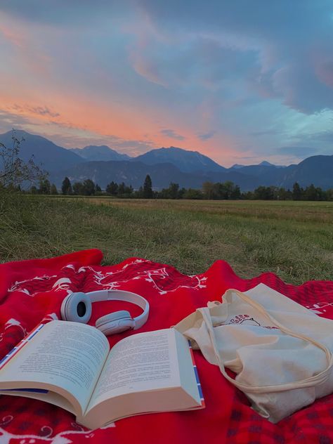 book books picnic aesthetic nature sunset mountains headphones music aesthetic book lover music lover summer nights summer goals Book Date Aesthetic, Spring Music, Cute Products, Sunset Mountains, Headphones Music, Picnic Aesthetic, Picnic Inspiration, Nature Music, Summer Books