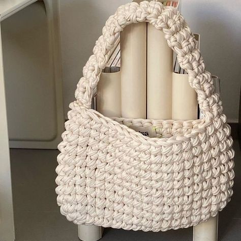 Flower Pattern Crochet Bag, Modern Crochet Bag, Chunky Bag Crochet Pattern, Chunky Crochet Bag Pattern, Chunky Crochet Bag Pattern Free, Crochet Bag Chunky, Chunky Bag Crochet, Crochet Chunky Bag, Chunky Knit Bag