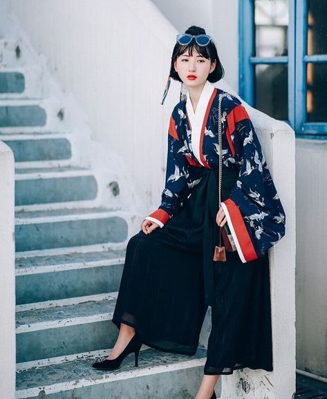 Kimono Street Style, Mode Harajuku, Modern Kimono, Chinese Fashion Street, Shotting Photo, Asian Street Style, Tokyo Fashion, Boring Clothes, Japanese Street Fashion