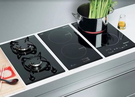 Gas vs Induction cooktops – what is your pick? | Did You Know Homes Kitchen Hob, Kitchen Floor Plan, Rose Gold Kitchen, New Stove, Induction Stove, Hotel Room Design, Gas Cooker, Gas Hob, Induction Hob