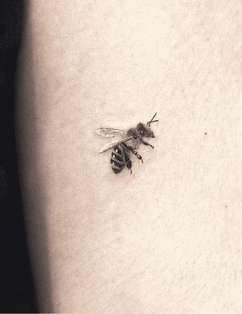 Fine Line Honey Bee Tattoo, Bee Tattoo Design, Bee Tattoo Meaning, Tattoo Bee, Small Bee Tattoo, Bee Tattoos, Honey Bee Tattoo, Bumble Bee Tattoo, Tattoo Themes