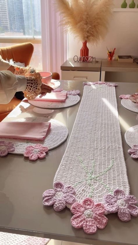 Aesthetic Crochet Decor, Scarf Patterns Crochet, Baby Clothes Crochet, Placemats Crochet, Shawls Crochet, Taplak Meja Crochet, Sweaters Crochet, Crochet Patterns Easy, Crochet Scarf Patterns