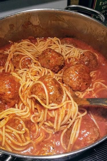 Speggetti And Meatball, Spaghetti And Meatball Recipes, Meat Sauce Spaghetti, Foods Aesthetics, Homemade Spaghetti And Meatballs, Spaghetti Sauce From Scratch, Pasta And Meatballs, Meatballs And Spaghetti, Spaghetti With Meatballs