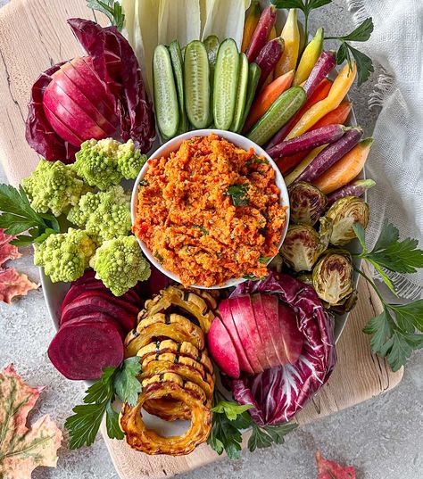 Endive Appetizers, Honey Appetizers, Caprese Appetizer, Roasted Fall Vegetables, Crudite Platter, Carrot Dip, Roasted Carrot, Classic Appetizers, Mint Salad