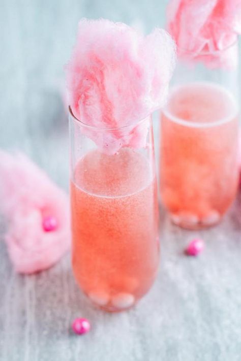 Alcoholic Drinks – BEST Cotton Candy Champagne Cocktail Recipe – Easy and Simple Alcohol Drinks Candy Alcohol, Ginger Beer Margarita, Candy Alcohol Drinks, Cotton Candy Vodka, Rose Prosecco, New Years Eve Cocktail, Cotton Candy Drinks, Cotton Candy Cocktail, Easter Drink