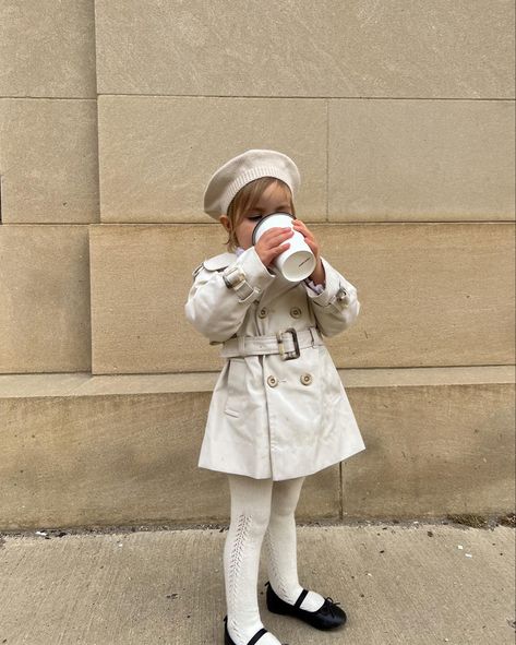 Toddler Outfits Girl Winter, Kids Paris Outfit Ideas, Old Money Baby Girl Outfits, Winter Ballet Outfit, Winter Toddler Outfits Girl, Rich Kids Outfits, Old Money Kids Outfits, Old Money Baby Outfits, French Baby Style