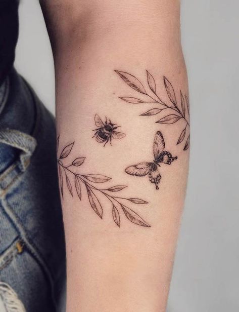 Welsh Tattoo, Butterfly Flower Tattoo, Butterfly With Flowers Tattoo, Wildlife Tattoo, Tiny Butterfly, Wildflower Tattoo, Flower Tattoo Shoulder, Upper Arm Tattoos, Vine Tattoos