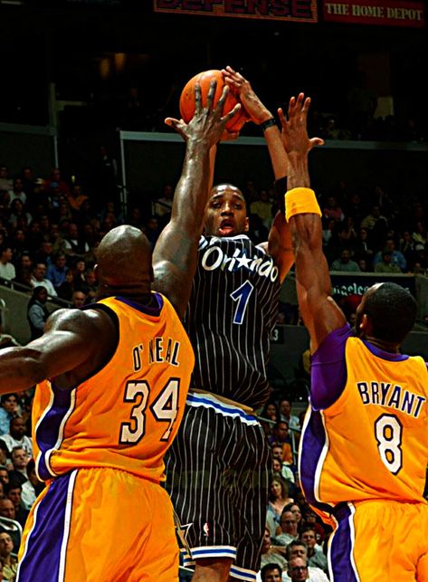 Shaq And Kobe, Tracy Mcgrady, Shooting Guard, Basketball Is Life, Basketball Photography, Nba Pictures, Nba Legends, Sports Hero, Nba Stars