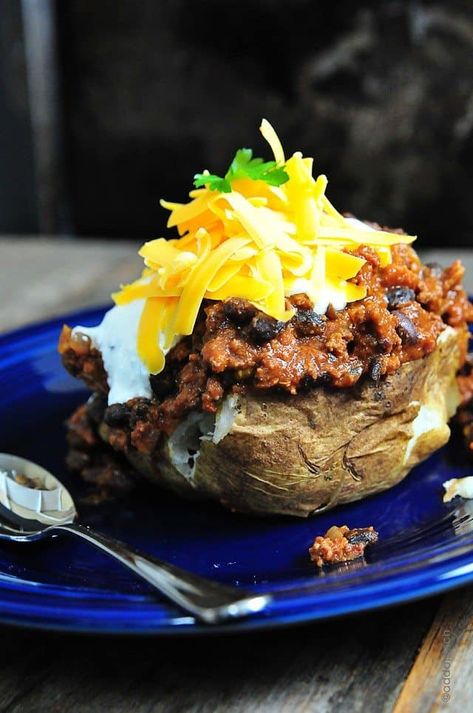 Turkey Lentil Chili, Turkey Lentil, Chili Baked Potato, Chili Bake, Best Baked Potato, Stuffed Baked Potatoes, Lentil Chili, Crockpot Turkey, Baked Potato Recipes